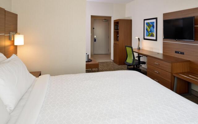 Holiday Inn Express Hotel & Suites Lodi, an IHG Hotel