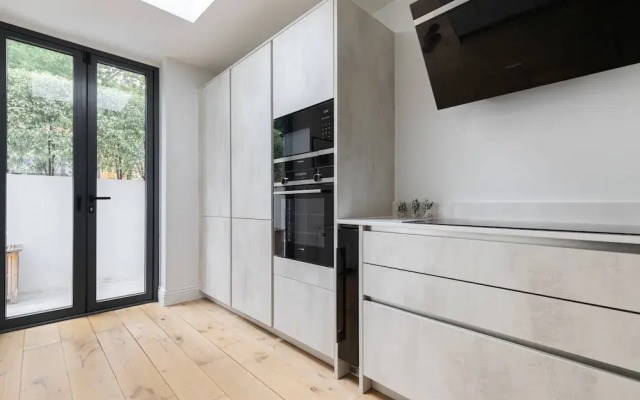 Priory Road III by Onefinestay