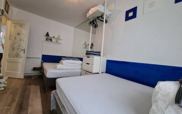 1 bedroom 15 min by tram to Amsterdam centre!