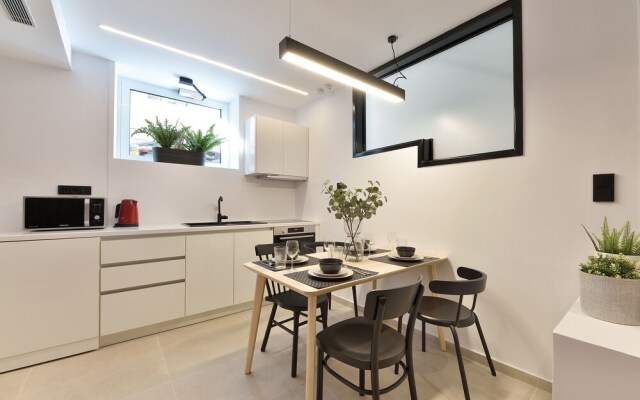 Phaedrus Living: City Center Luxury Flat Skoufa