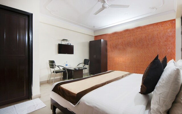 OYO 28126 Charanpahari Hotel