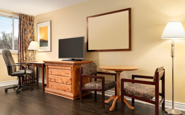 Travelodge by Wyndham Richmond Hill