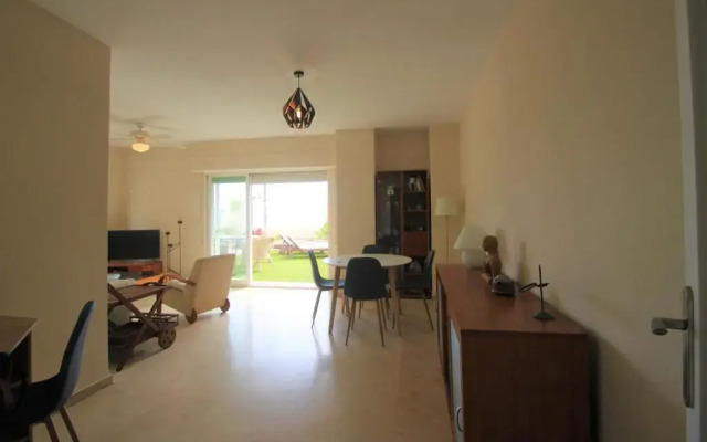 Apartamento CasaTuris enfrente al mar en Playa Muchavista C102