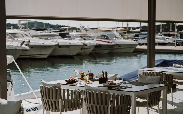 Hotel Stomorin-Marina Hramina