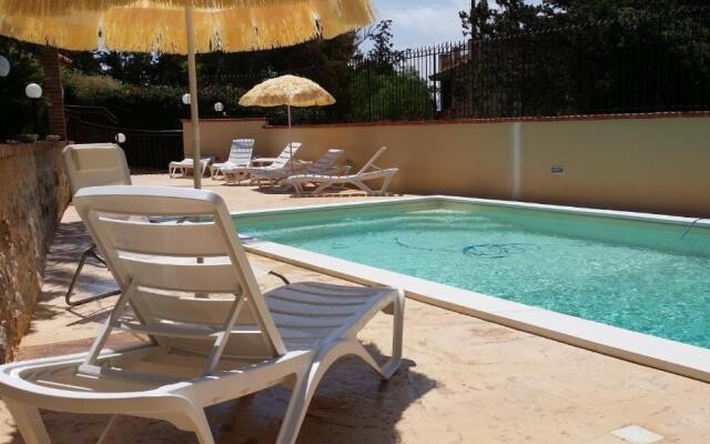 Villa del Golfo Urio with swimming pool shared by the two apartments