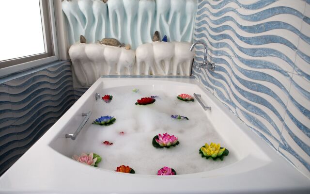 Royal Penguin Boutique Hotel & Spa