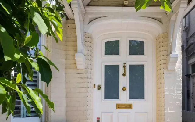 Traditional 5bed family home, 2min from tube