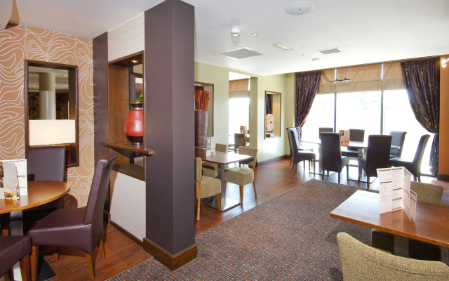 Premier Inn London Gatwick Manor Royal