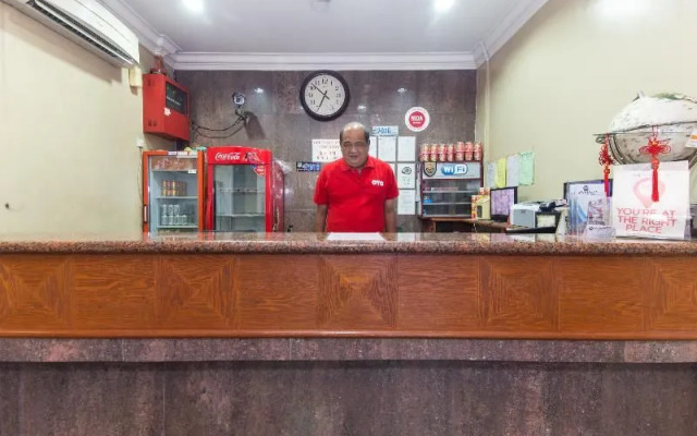 OYO 447 Comfort Hotel Meru