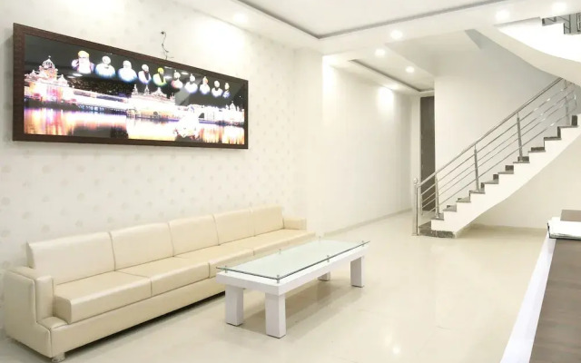 OYO 10318 Hotel Sukhman Residency
