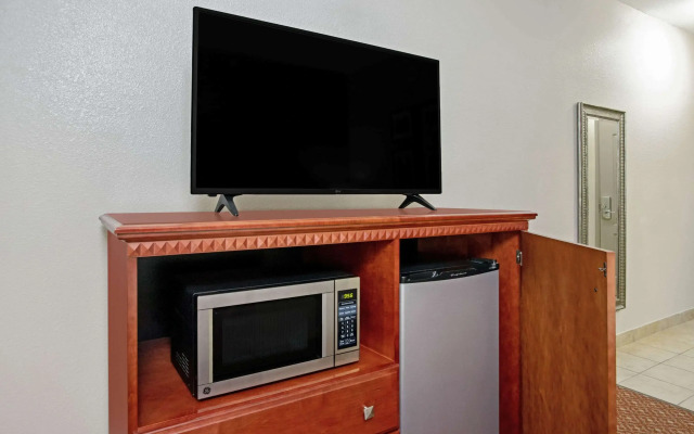 La Quinta Inn & Suites by Wyndham Fairfield TX