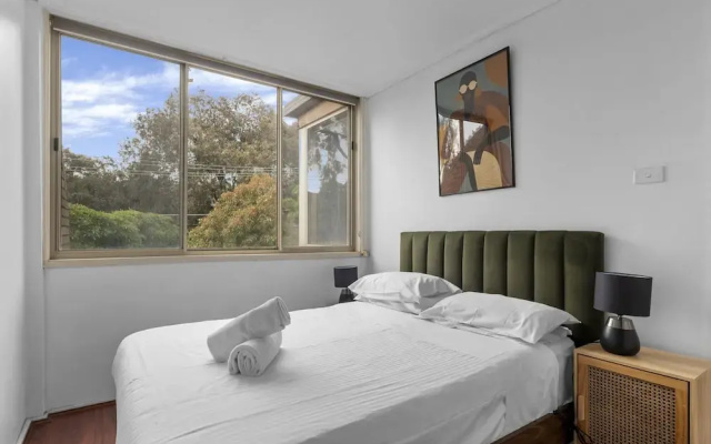 Spacious 3-bed Townhouse With Courtyard