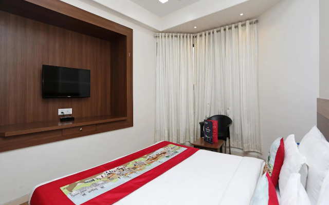 OYO 10672 Hotel Riviera