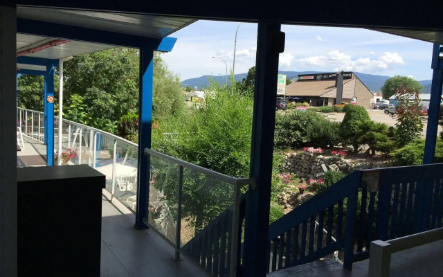 Blue Stream Motel