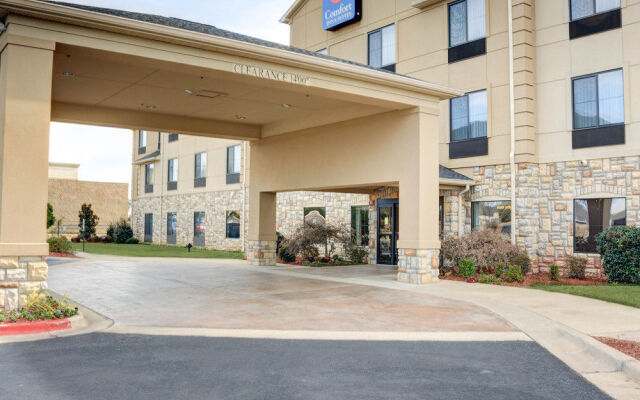 Comfort Inn & Suites