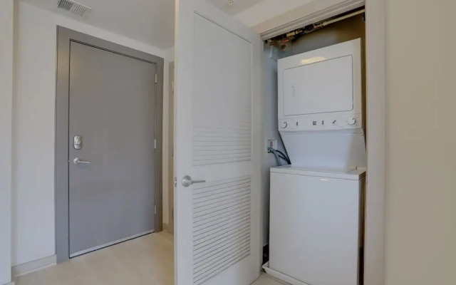 Wonderful 2BR Condo at Crystal City