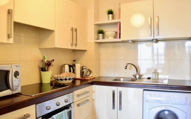 1 Bedroom Apartment On River Laffey