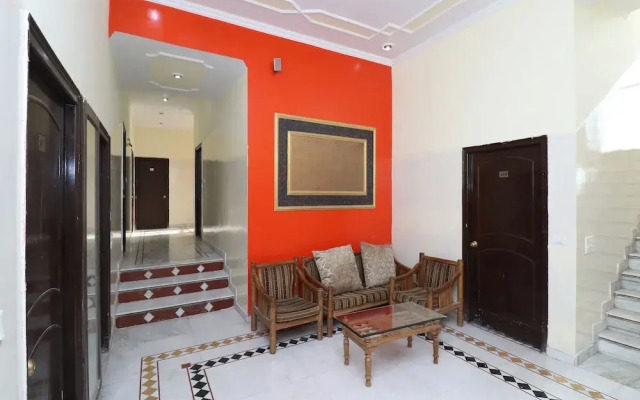 OYO 24340 Hotel Laxmi Palace