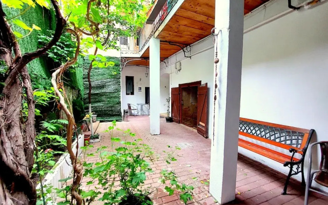 Casa Roth Apartments