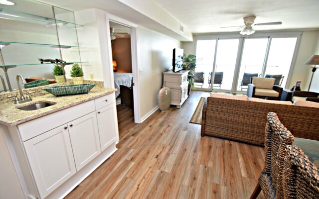 Wind Drift 704E by RedAwning