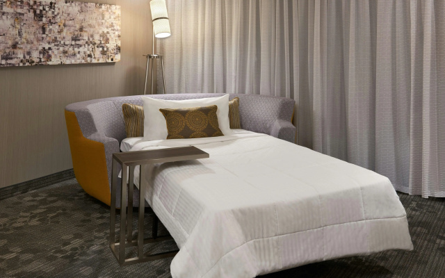 Courtyard by Marriott Kingston Highway 401/Division Street