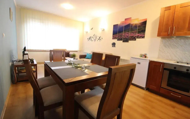 Pine Tree Apartment 3 - B3