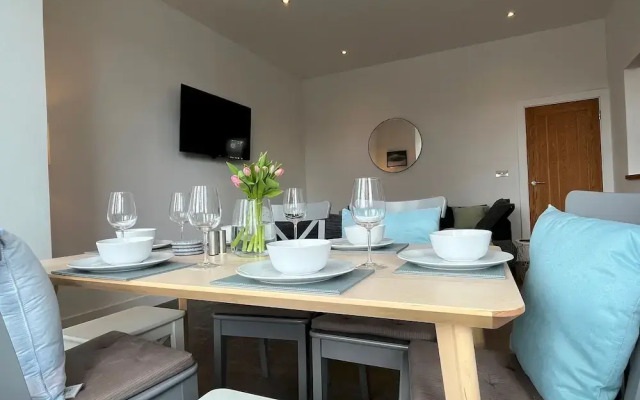 Spacious Apartment Parking Close to Seafront