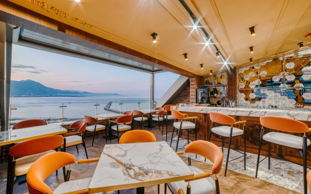 Numa Port Hotel