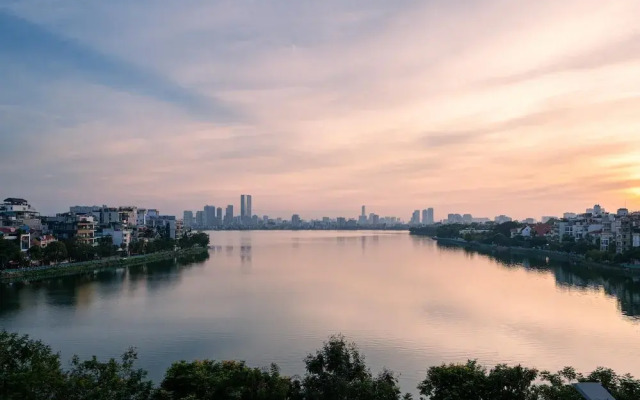 Luxe Paradise Suites Xuan Dieu