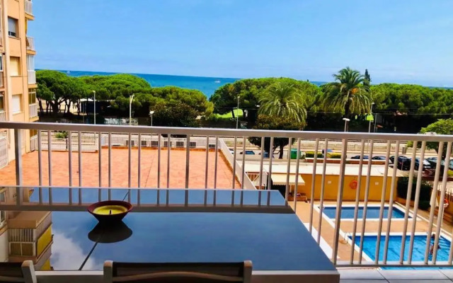 Apartamento frente al mar con piscina