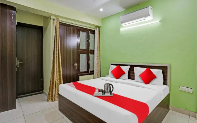Oyo Flagship 700795 Pl Residency