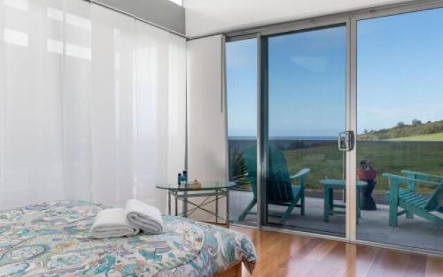 TASMAN DRIVE Gerringong 4pm check out Sundays