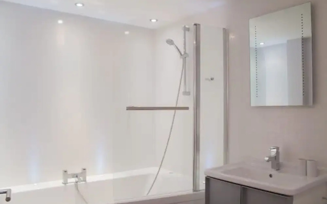 Panda Sanctuaries, Kensington Chapel Apartment