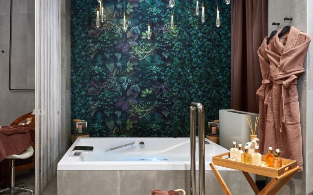 Crystal House Suite Hotel & SPA