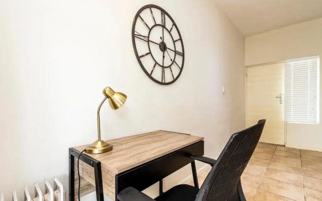 Modern Executive Unit