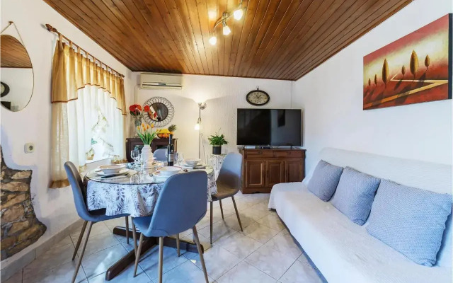 Holiday home Pinezici I