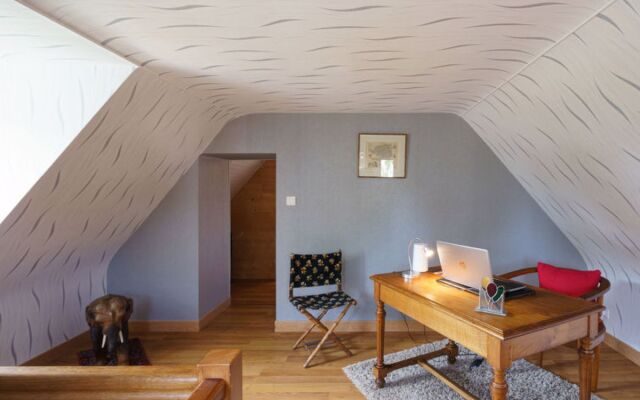 Les Volets Rouges (PEU101)