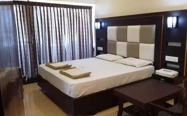 Hotel Maadhini