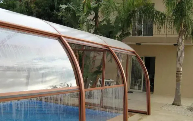 Avgi House