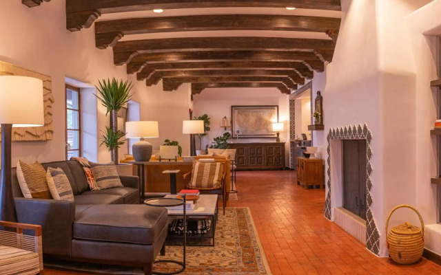 Piñon Court By La Fonda
