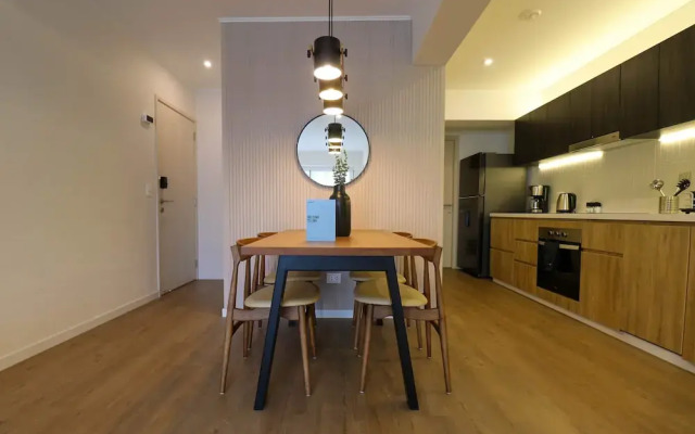 w Elegant 2BR w Balcony Near Larcomar