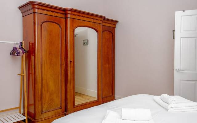 1 Bedroom Flat In Putney