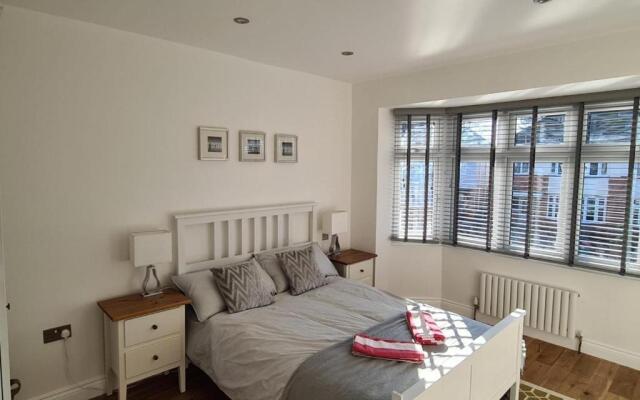 Newly Refurbished 4-bed House in Bournemouth