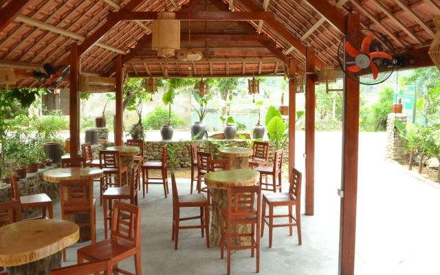 Green Riverside Cosy Home