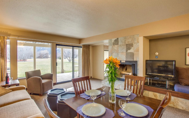 Wapato Point Resort
