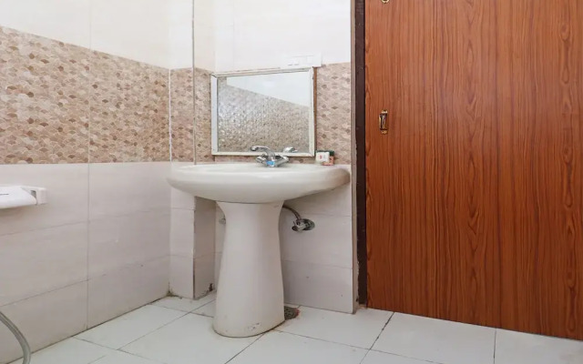 OYO 9307 Home Stay Hotel Nirmal Palace