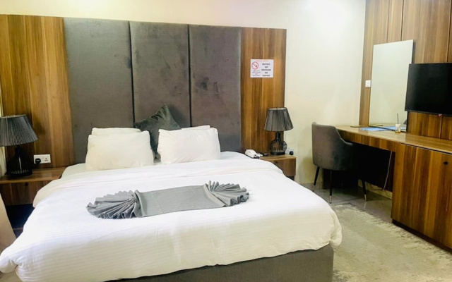 Stallion Luxury Suites