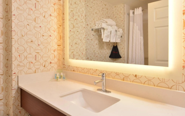 Holiday Inn Hotel & Suites Raleigh / Cary by IHG