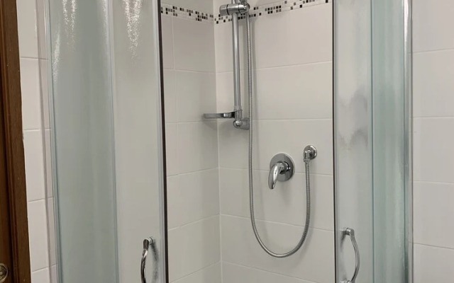 "2 pax Studio, Week Lease, all Utilities Included"