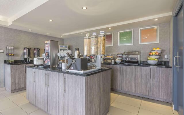 Comfort Inn Levis